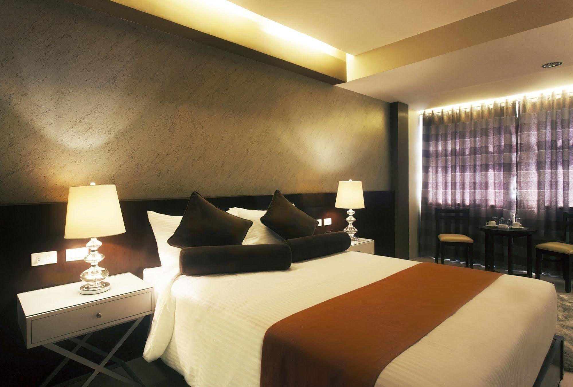 Grace Crown Hotel アンヘレス エクステリア 写真