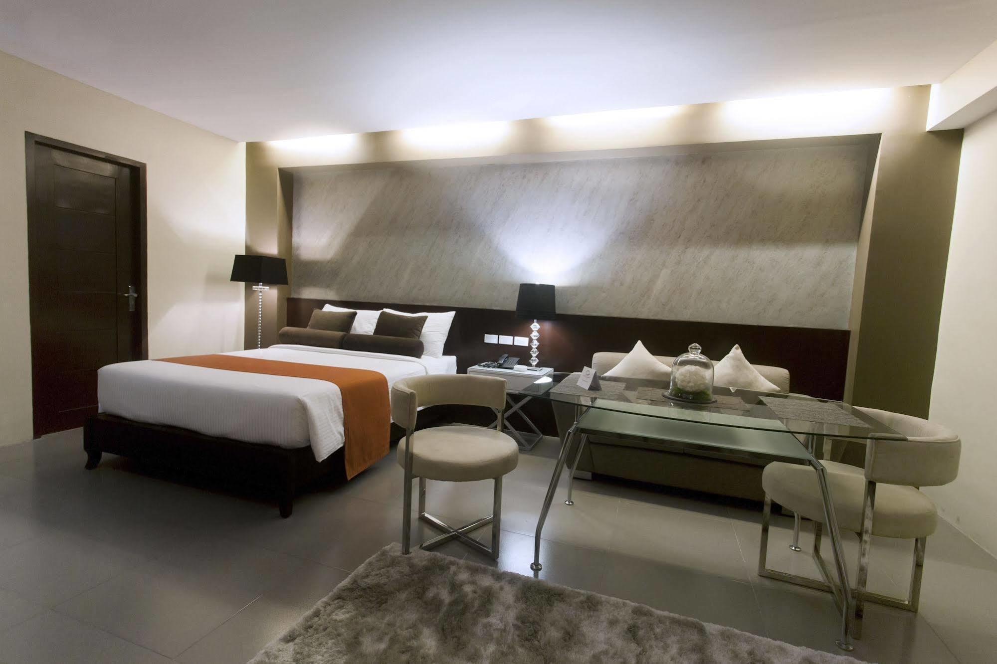Grace Crown Hotel アンヘレス エクステリア 写真