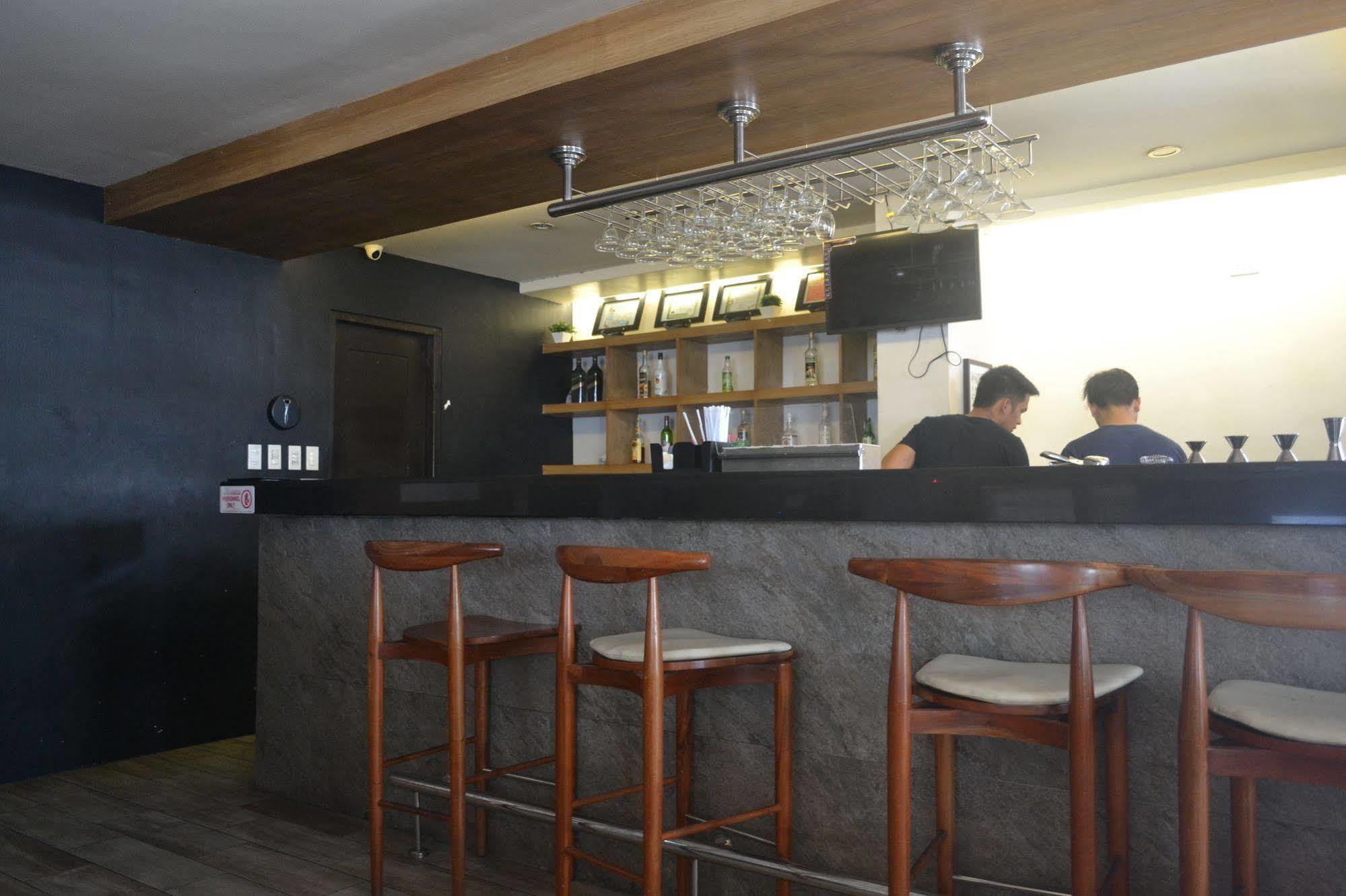 Grace Crown Hotel アンヘレス エクステリア 写真